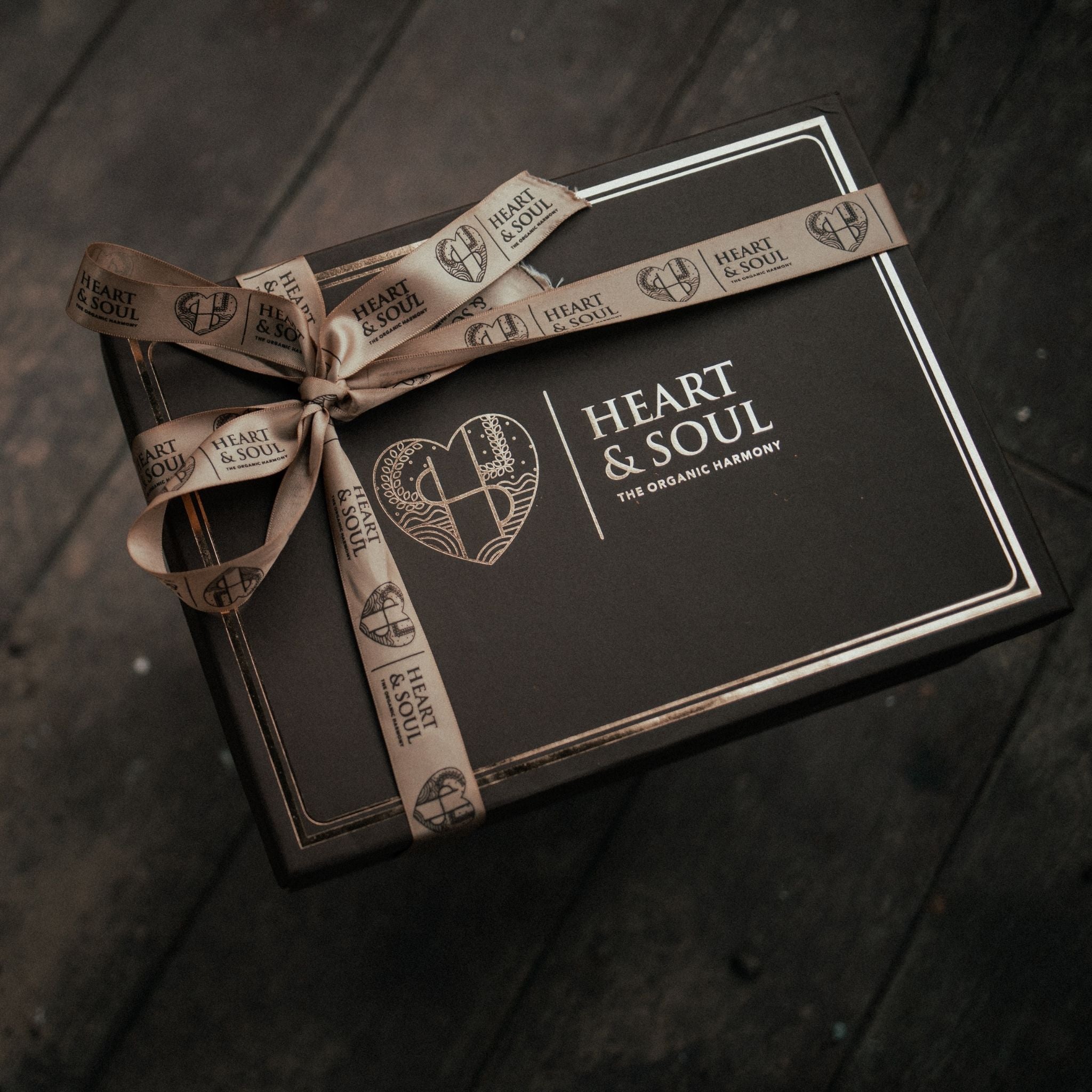Buy customizable gift boxes with skincare products at best prices! | Heart and Soul